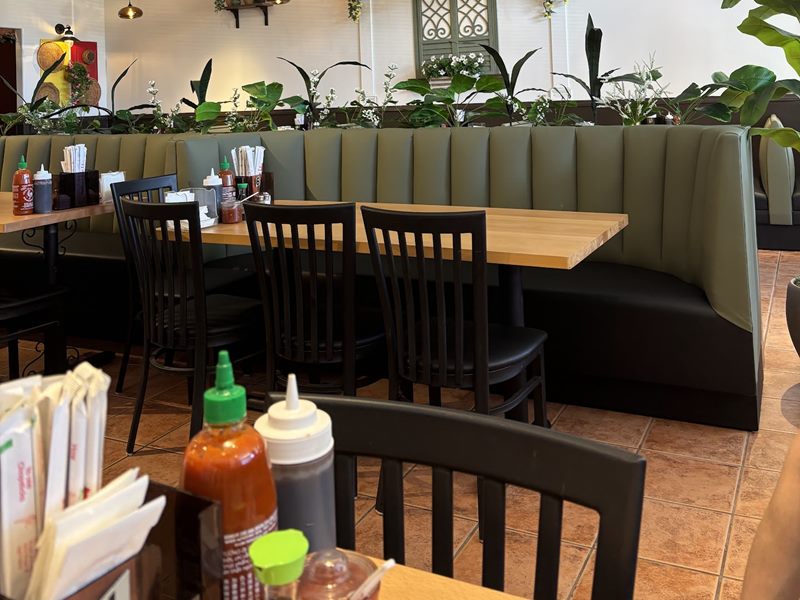 Phở Apple interior